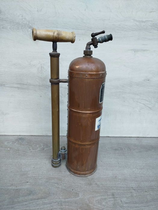 Duża miedziana hydronetka zabytkowa gaśnica
