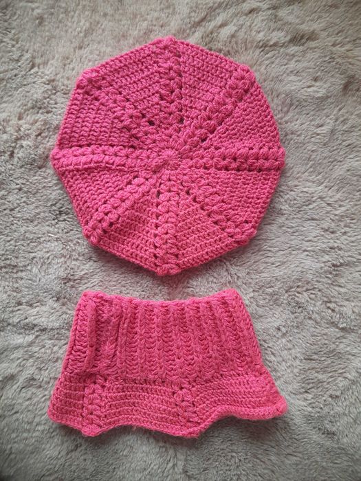 Komplet dla dziewczynki  zrobiony przez babcie na szydełku:)