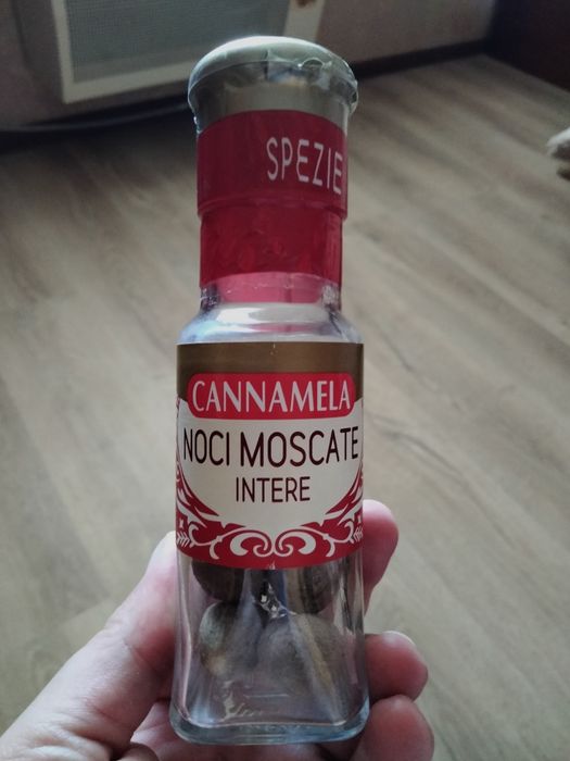 Мускатный горіх цілий