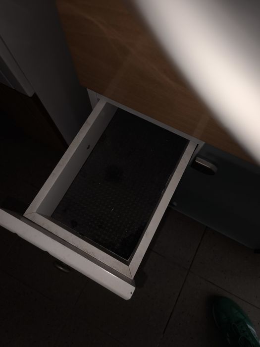 Dois móveis de casa de banho