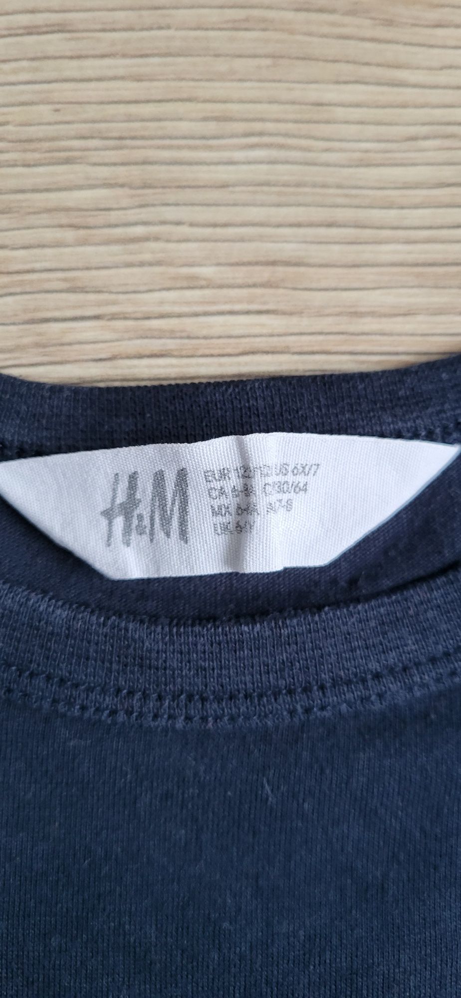 H&M koszulka z długim rękawem z dinozaurem, rozm. 122/128