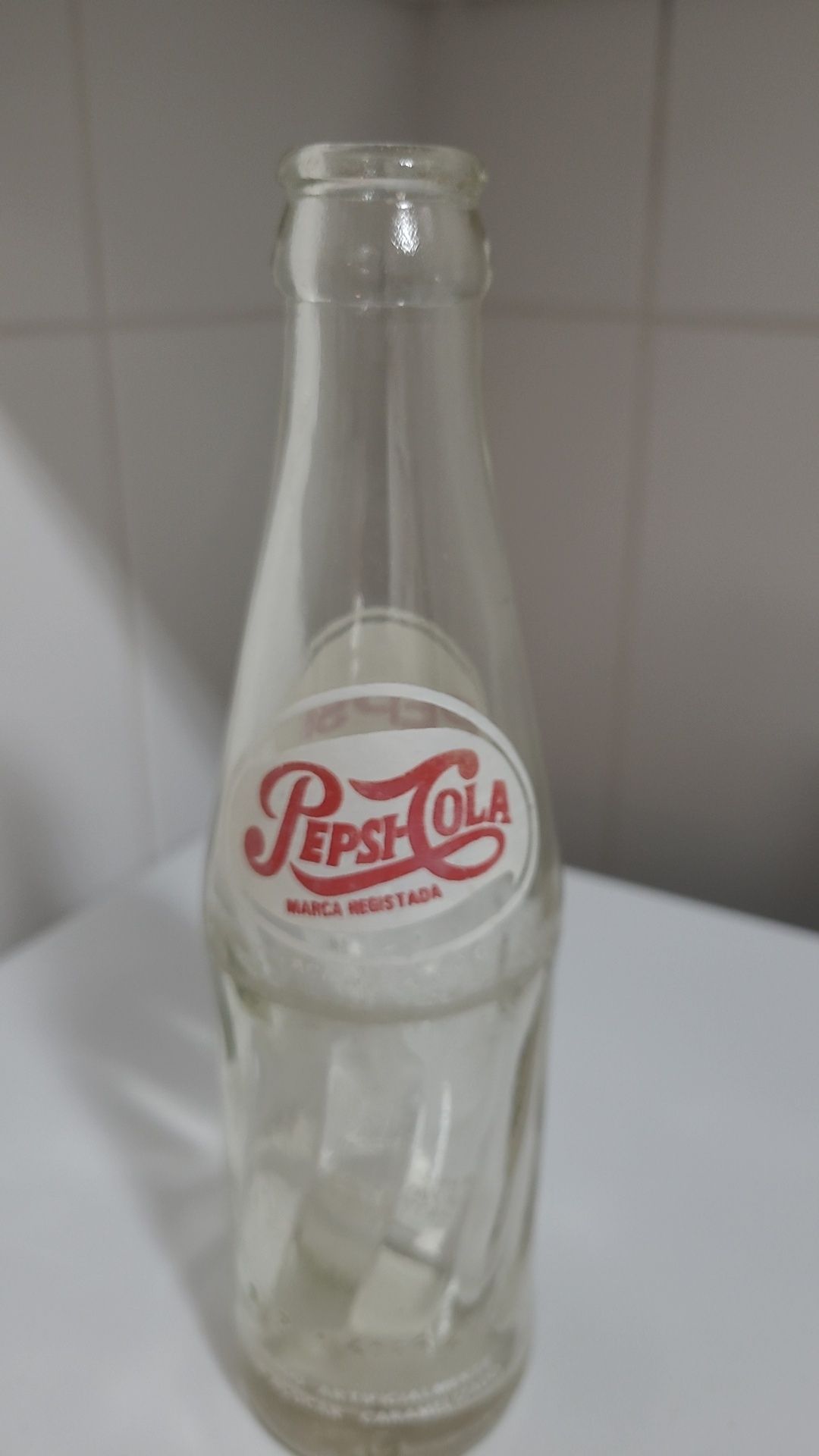 Antiga garrafa pirogravada de Coca-Cola