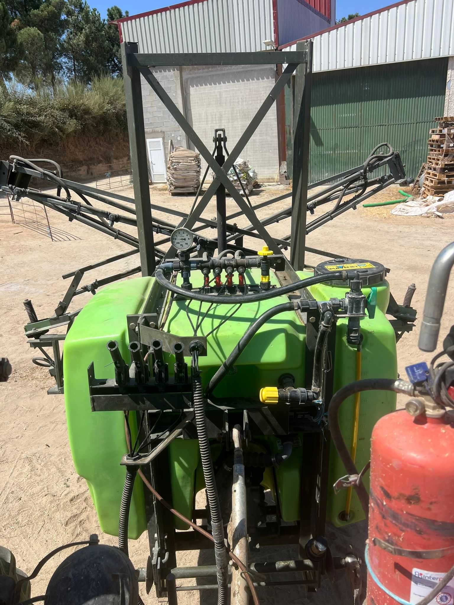 Pulverizador de Barras 800 litros 12 metros