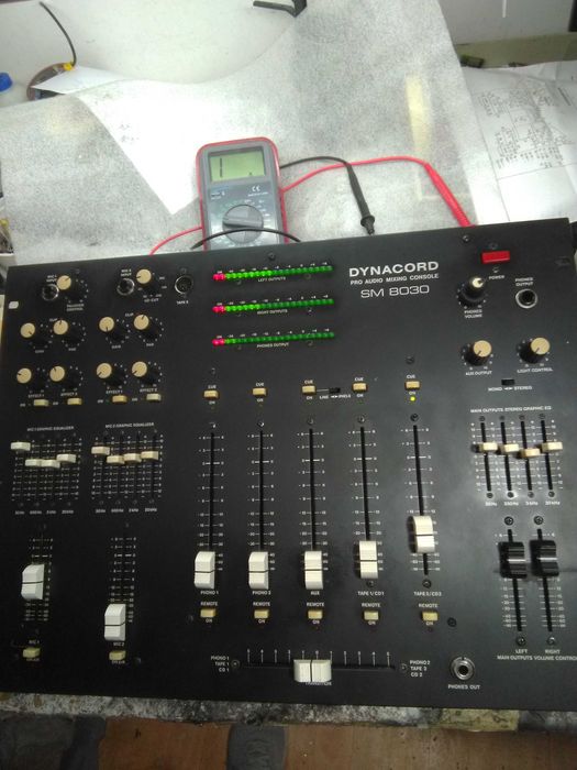 Mesa de som Dynacord SM 8030 com várias  funções
