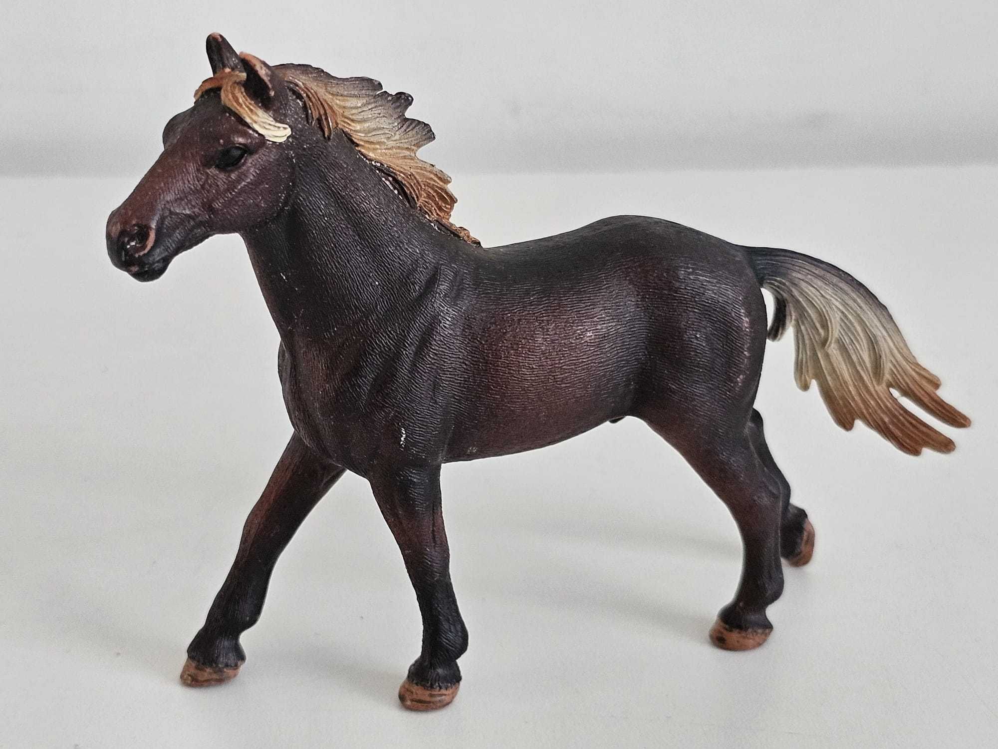 Schleich Mustang Ogier figurka kolekcjonerska
