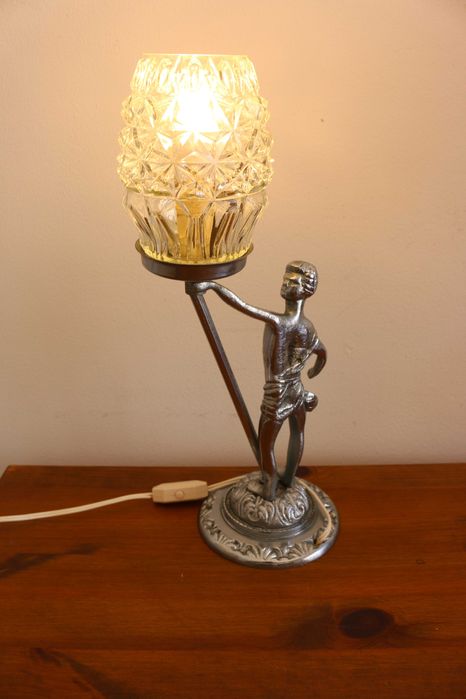 Candeeiro de mesa vintage anos 50 homem-tocha