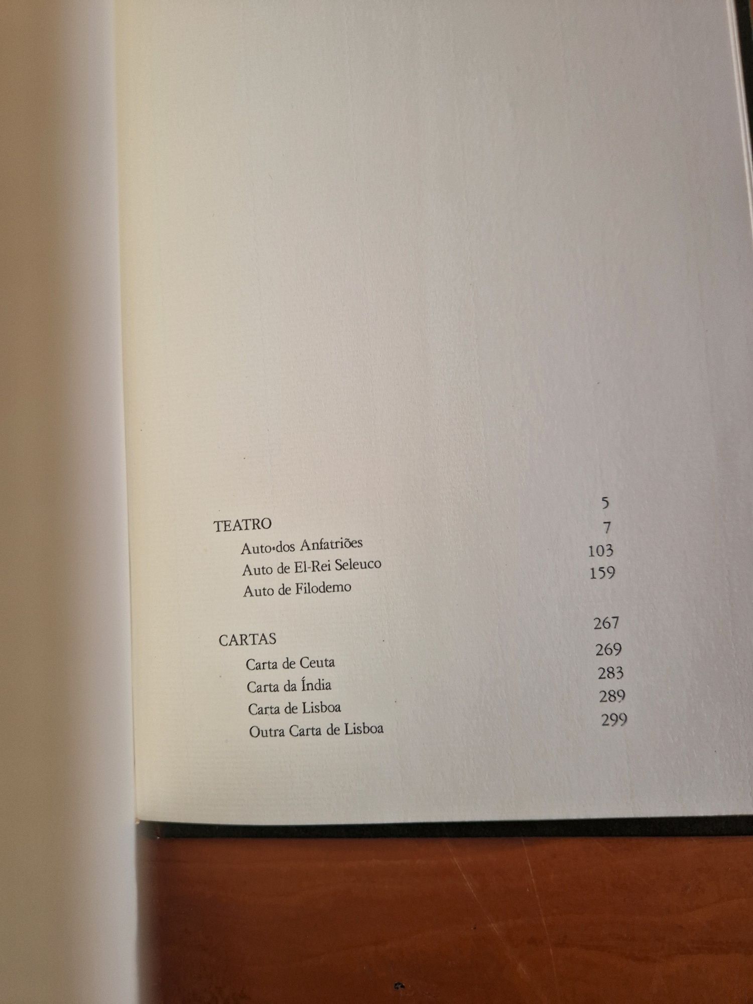 "Obras Completas" - "Lírica" e "Teatro e Cartas", de Luís de Camões
