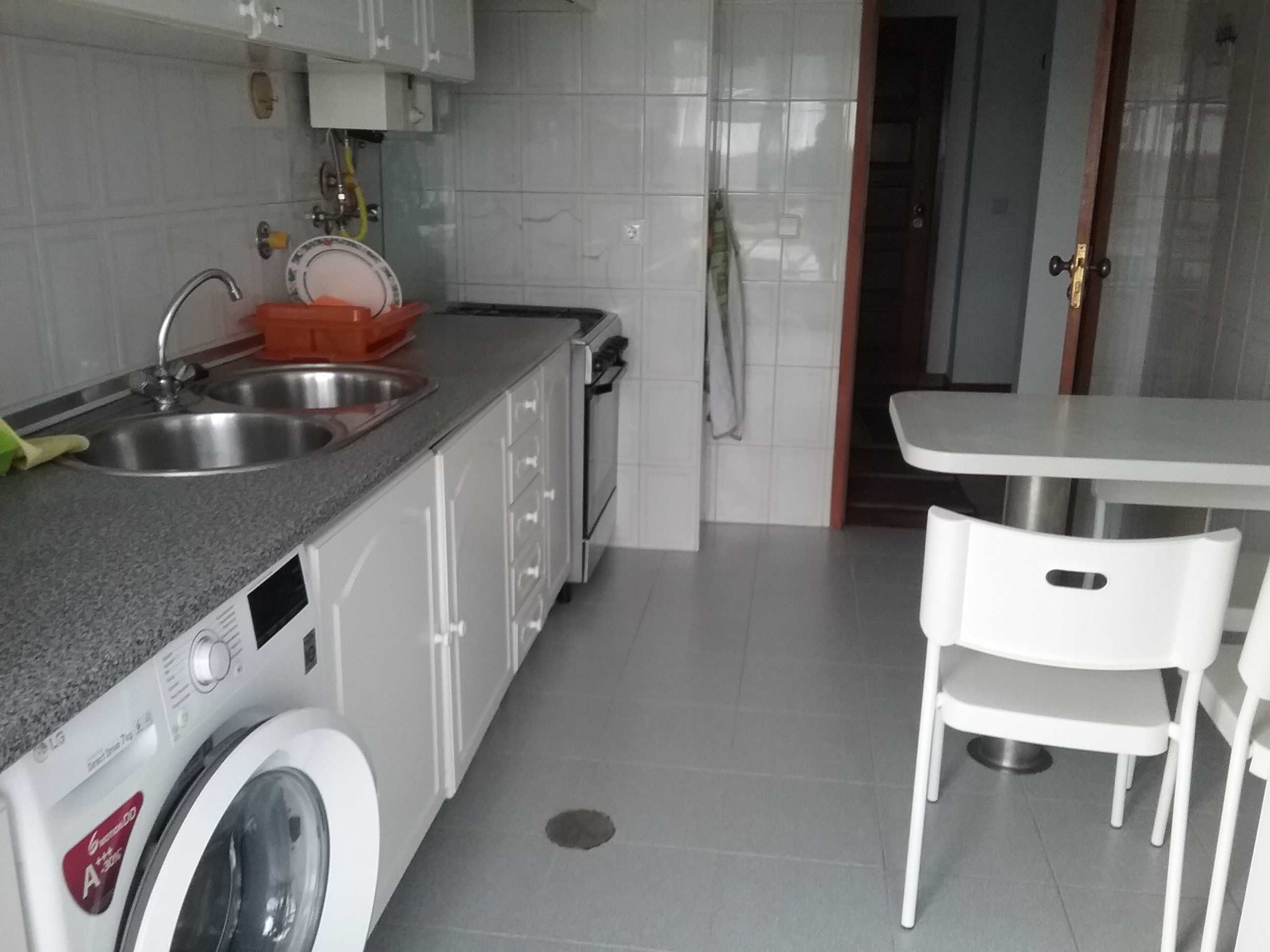Quarto rapaz - Vila Jovem