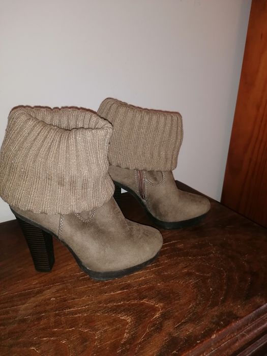 Botas de camursa nunca foram usadas