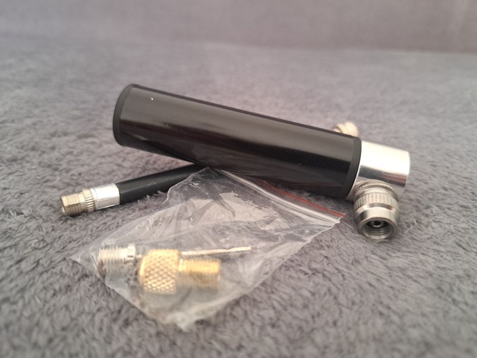 Mini pompka rowerowa miniaturowa bardzo mała lekka + adapter FV-AV