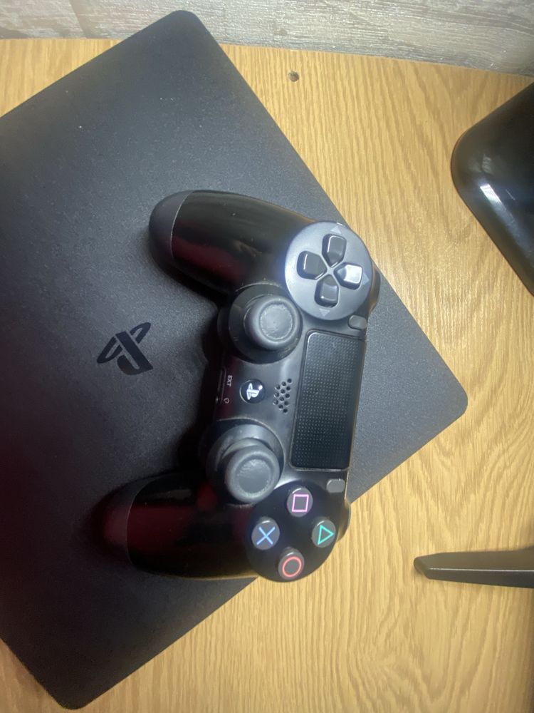 Продам ігрову консоль Ps4