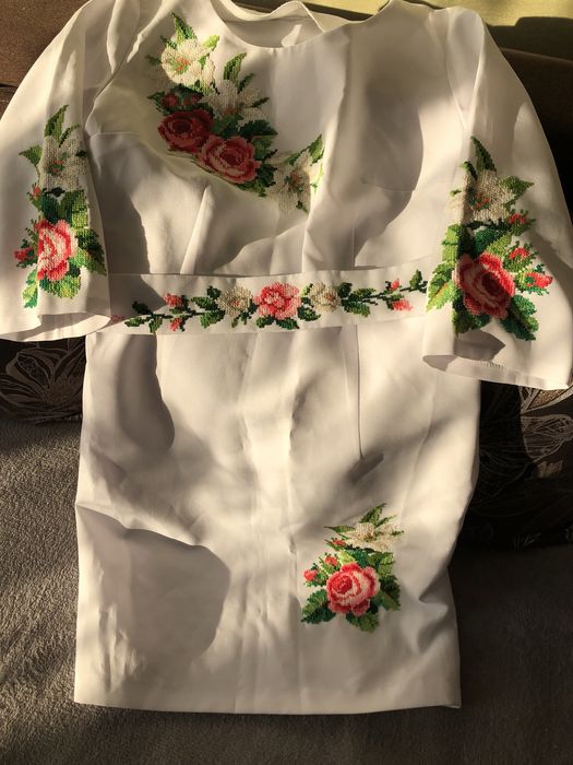 Жіноча вишиванка