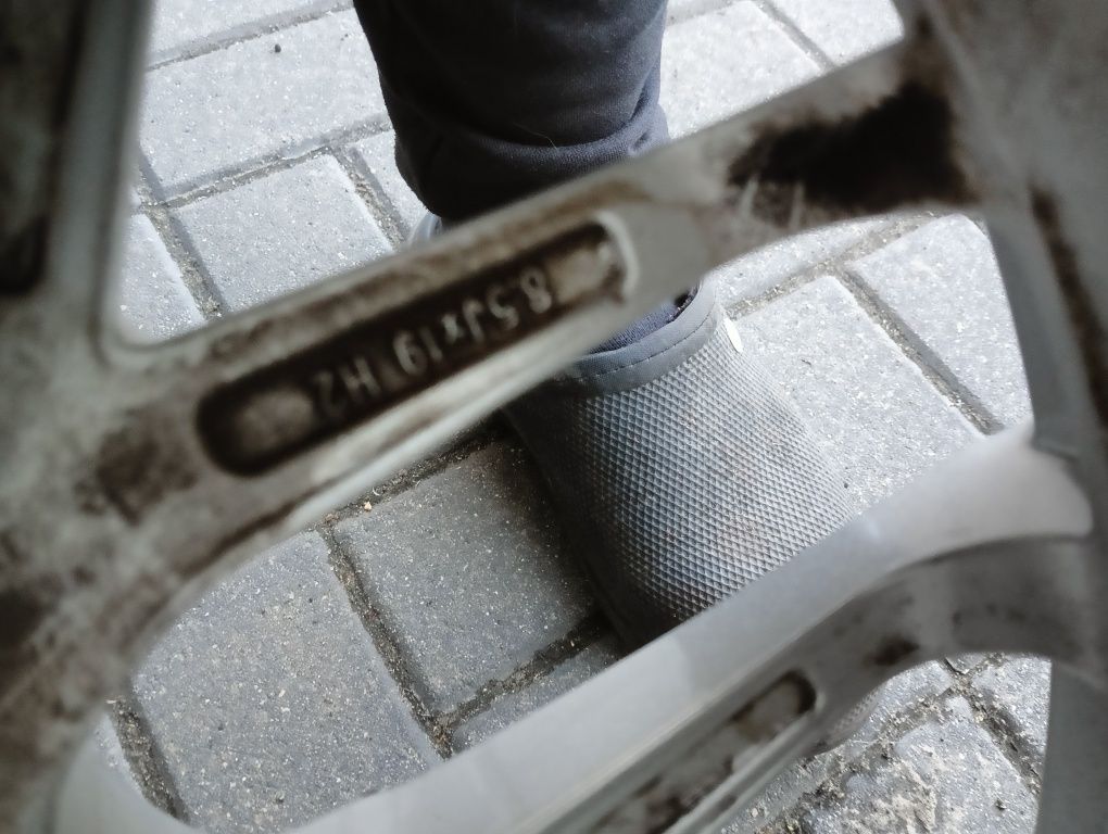 Felgi z oponami stan wzorowy