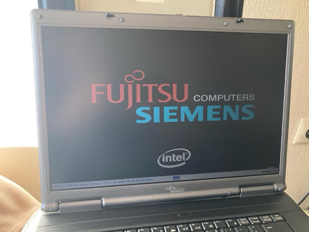 Ноутбук Fujitsu siemens