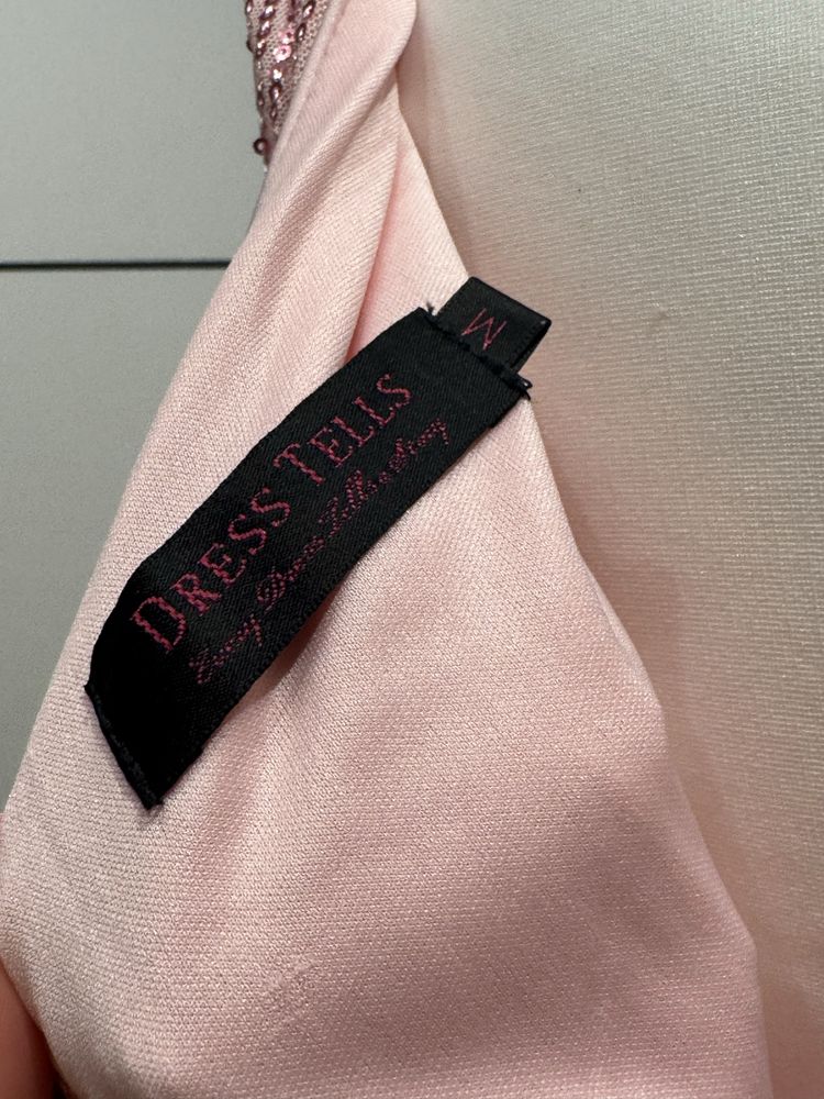 Sukienka Dress tells