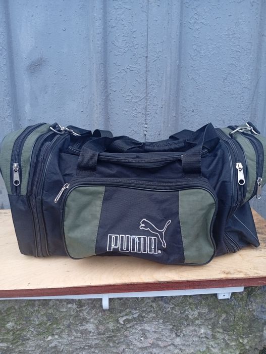 Сумка спортивная дорожная Puma. в хорошем состоянии.