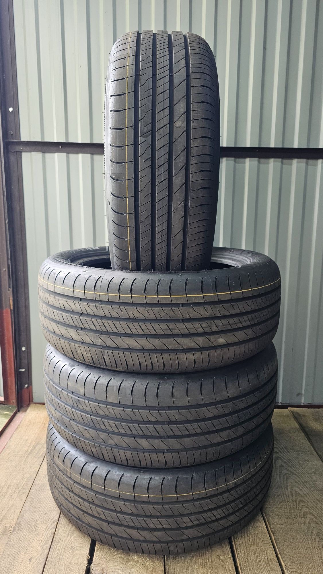 Goodyear EFFICIENT Grip performance 2 205/50r17 93V XL