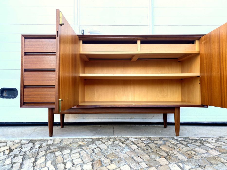 Aparador olaio vintage 150comp x 50prof x 84alt.