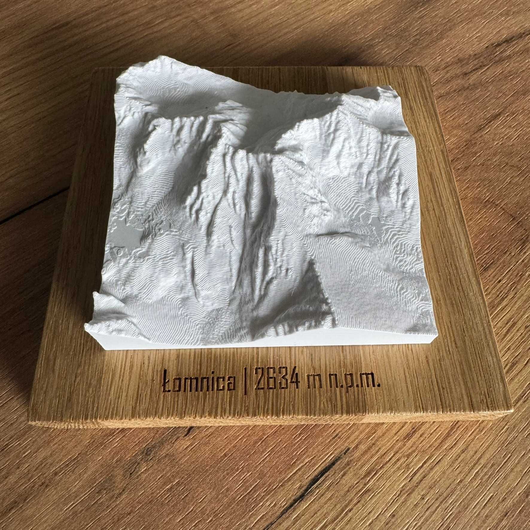 Makiety 3D Tatr – wyjątkowe modele górskie na drewnianej podstawie!