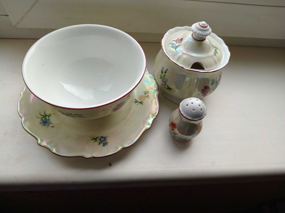 Чайно-кавовий сервіз Мадона-"Троянди" і столовий "Польові квіти"