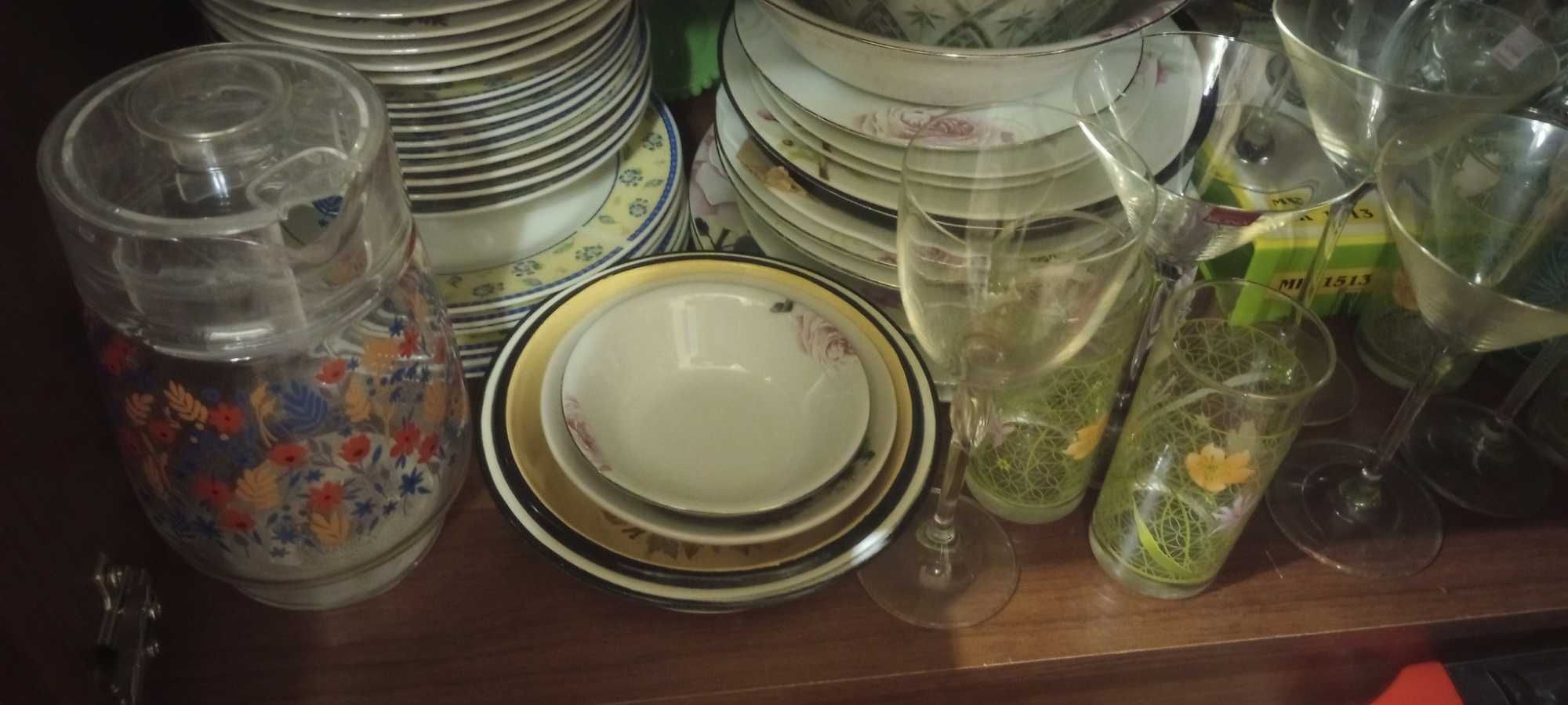 Посуда разная вся куплена в магазине