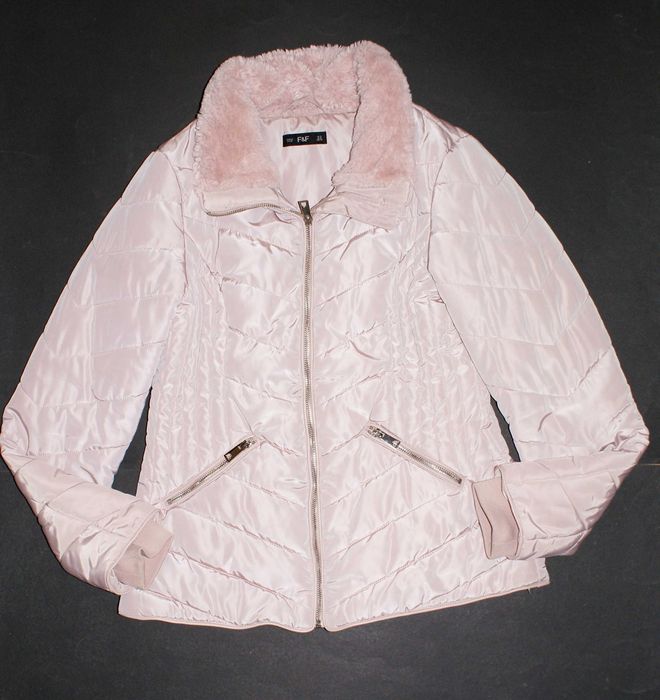 F&F_Piękna KURTKA_pudrowy róż futrzany kołnierz zamek pikowana_L/40