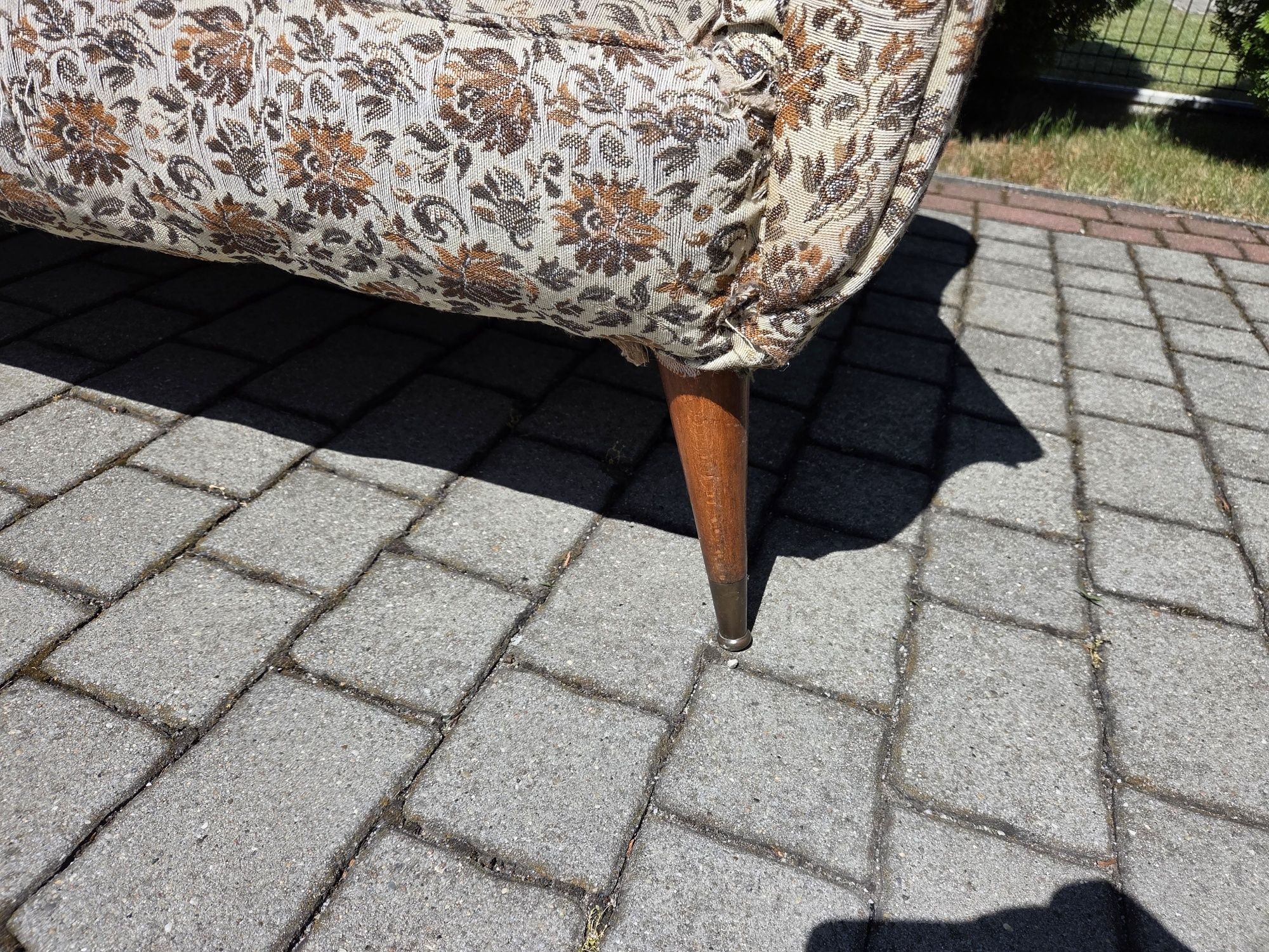 Zestaw mebli z lat 60. – sofa + 2 fotele | PRL | vintage do renowacji
