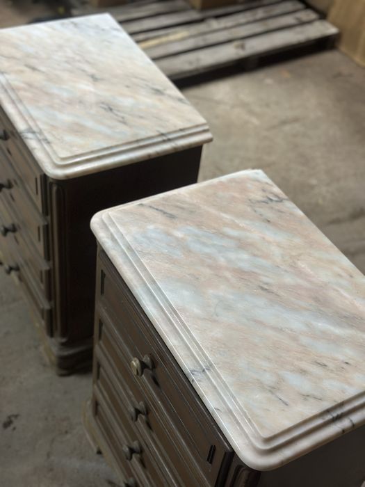 Mesas de cabeceira com mármore