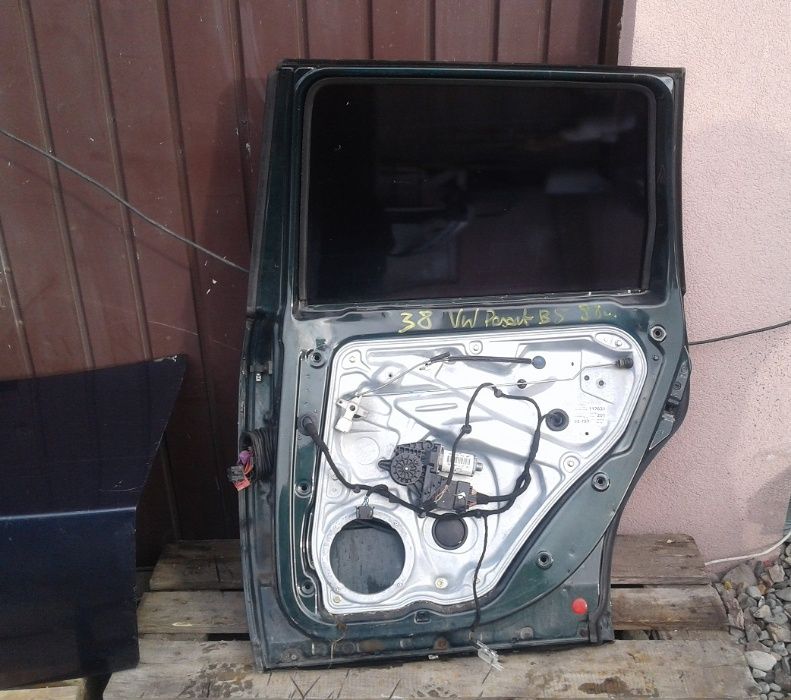 Drzwi Prawy Tył VW Passat B5 Kombi LC6N Szyba Klamka Listwa Zamek 3B0