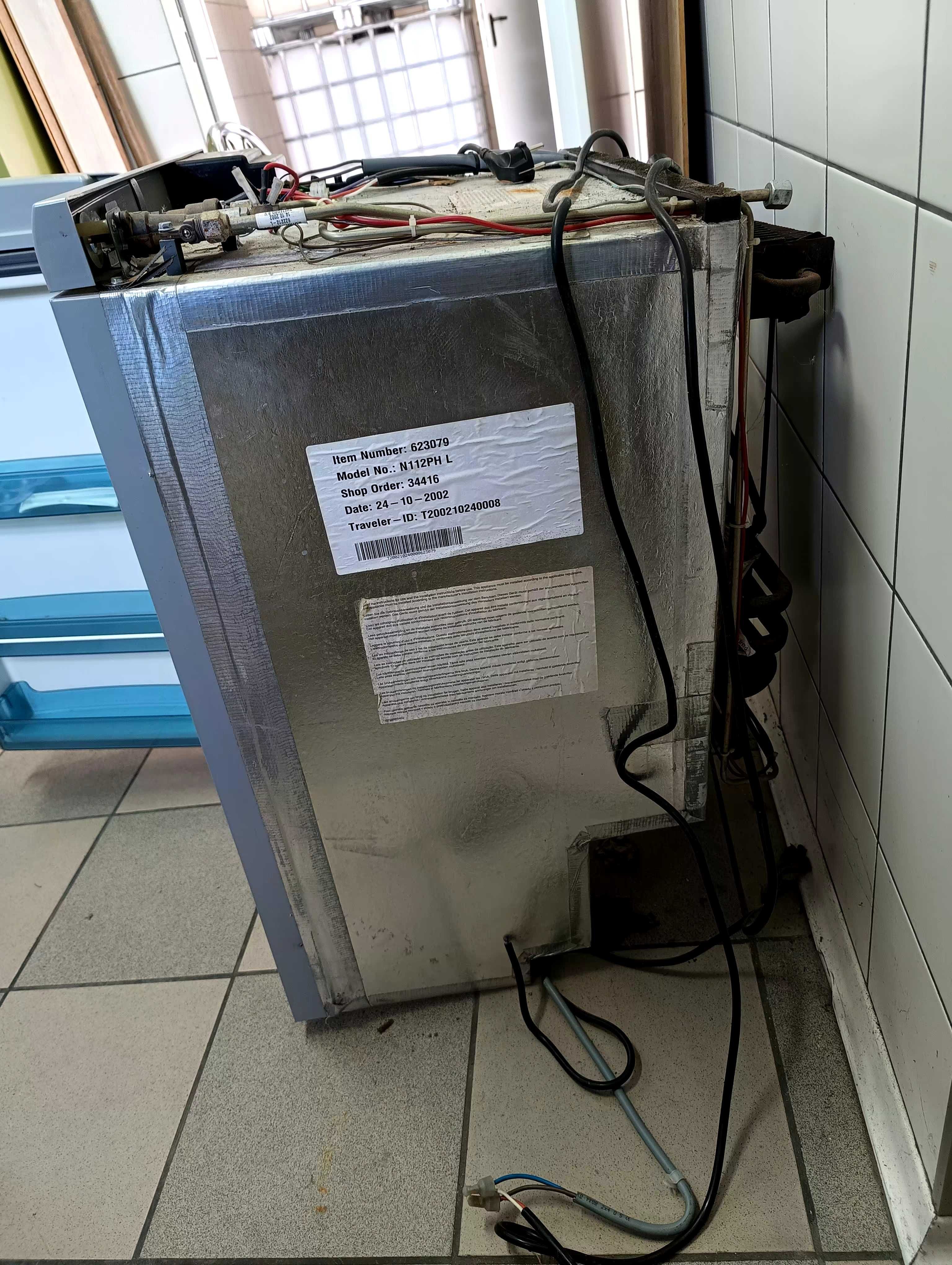 lodówka turystyczna przyczepy kampera 230V 12V gaz Thetford Elektrolux