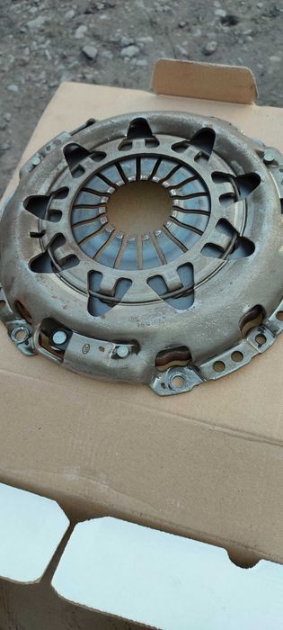 Продам комплект сцепления с выжимным подшипником