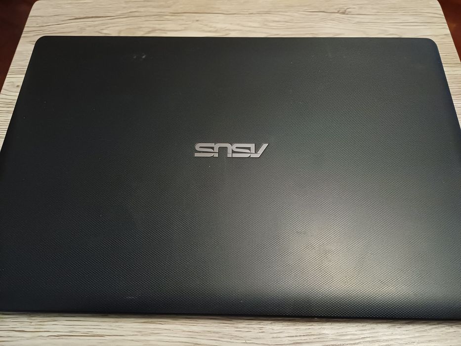 Portátil ASUS – i3 / 4GB RAM – Funciona mas com teclas avariadas.