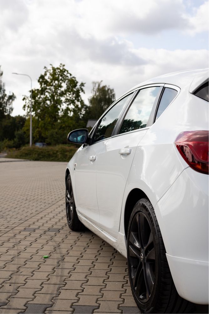 Opel Astra J  sport