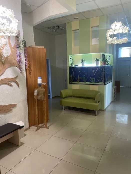 Кабінет з душем у салоні на Набережній Перемоги погодинно/по днях