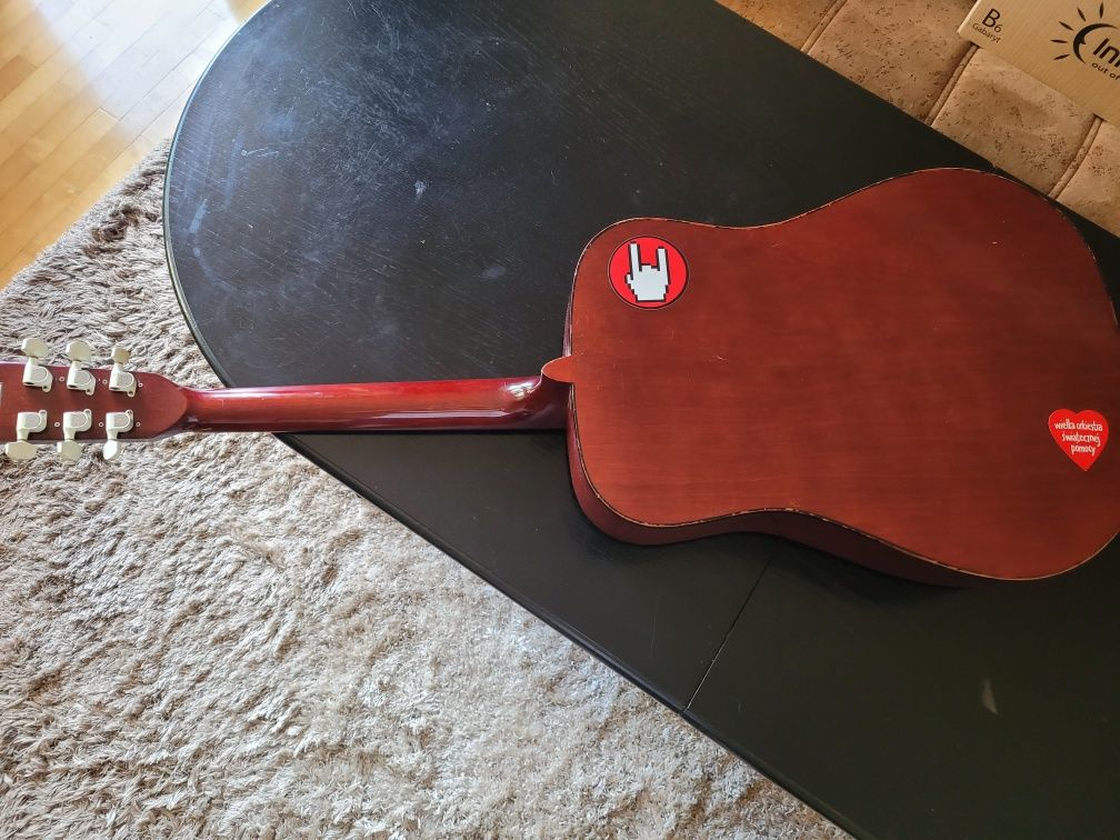 Gitara akustyczna Universal