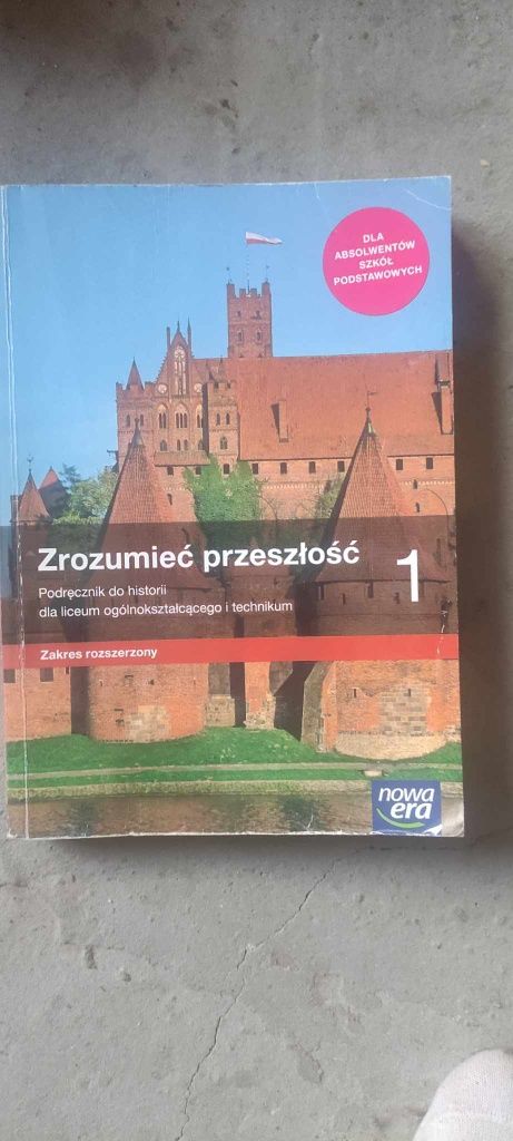 Książki do Wosu : W centrum uwagi 1,2 oraz Zrozumieć przeszłość 1,2