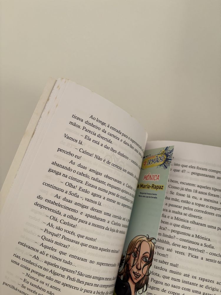 Livro “7 Irmãos: Mónica - a Maria-Rapaz