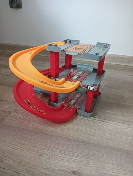 Zjeżdżalnia garaż dla samochodzikow dla chłopca