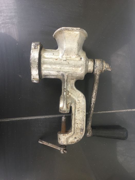 М’ясорубка ручна, чавунна, як нова (безплатна доставка)