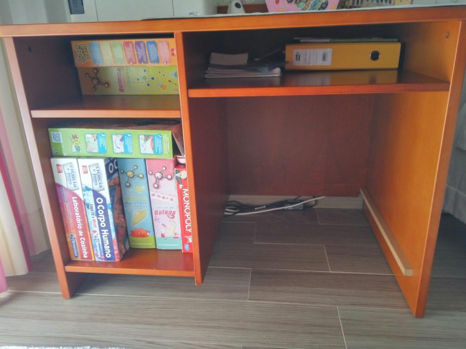 Quarto de criança da bebe confort em madeira maciça cor cerejeira