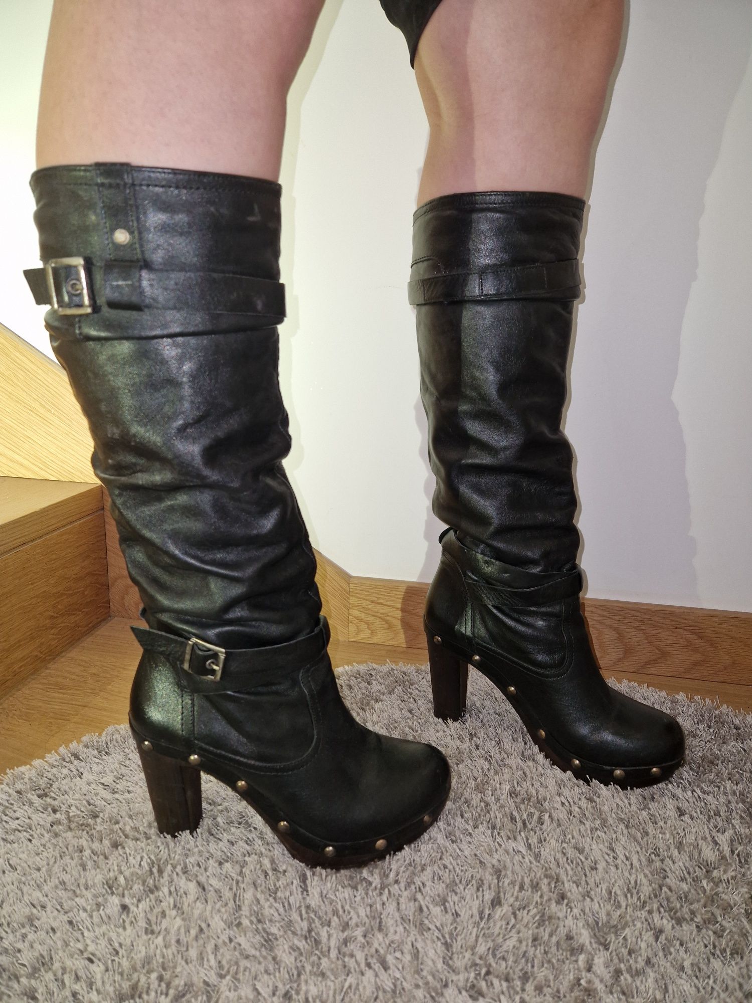 Botas como novas em pele