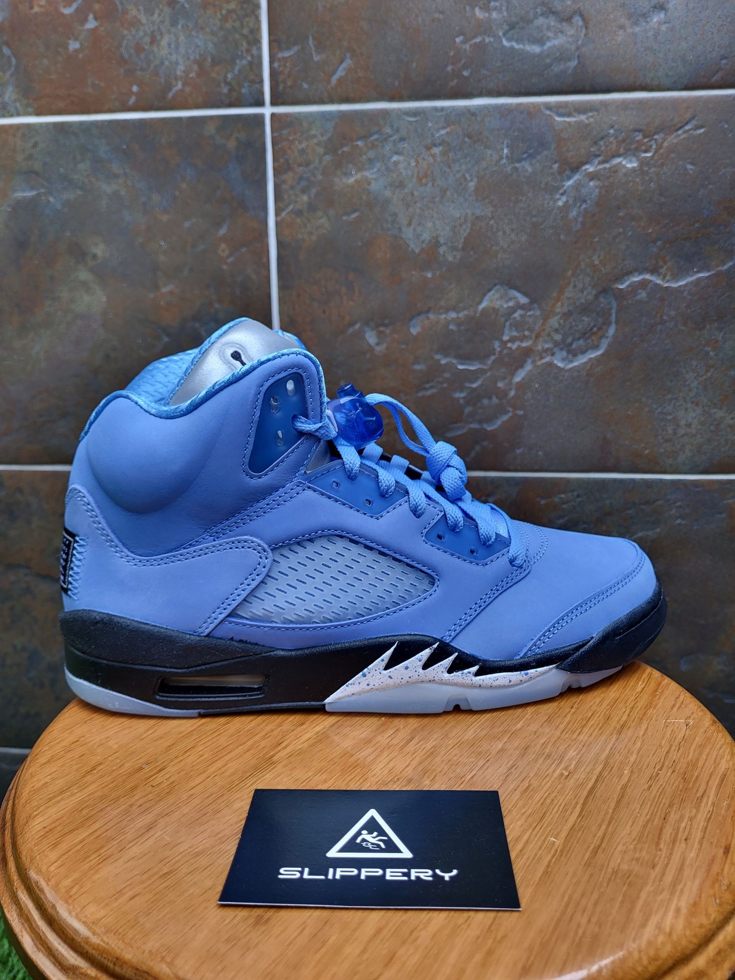 Air Jordan 5 UNC