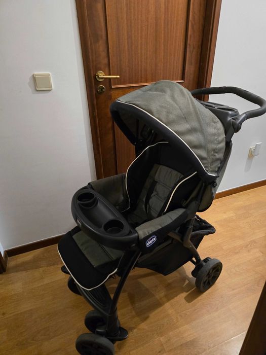 Carrinho de bebe Chicco 2 em 1 com acessórios