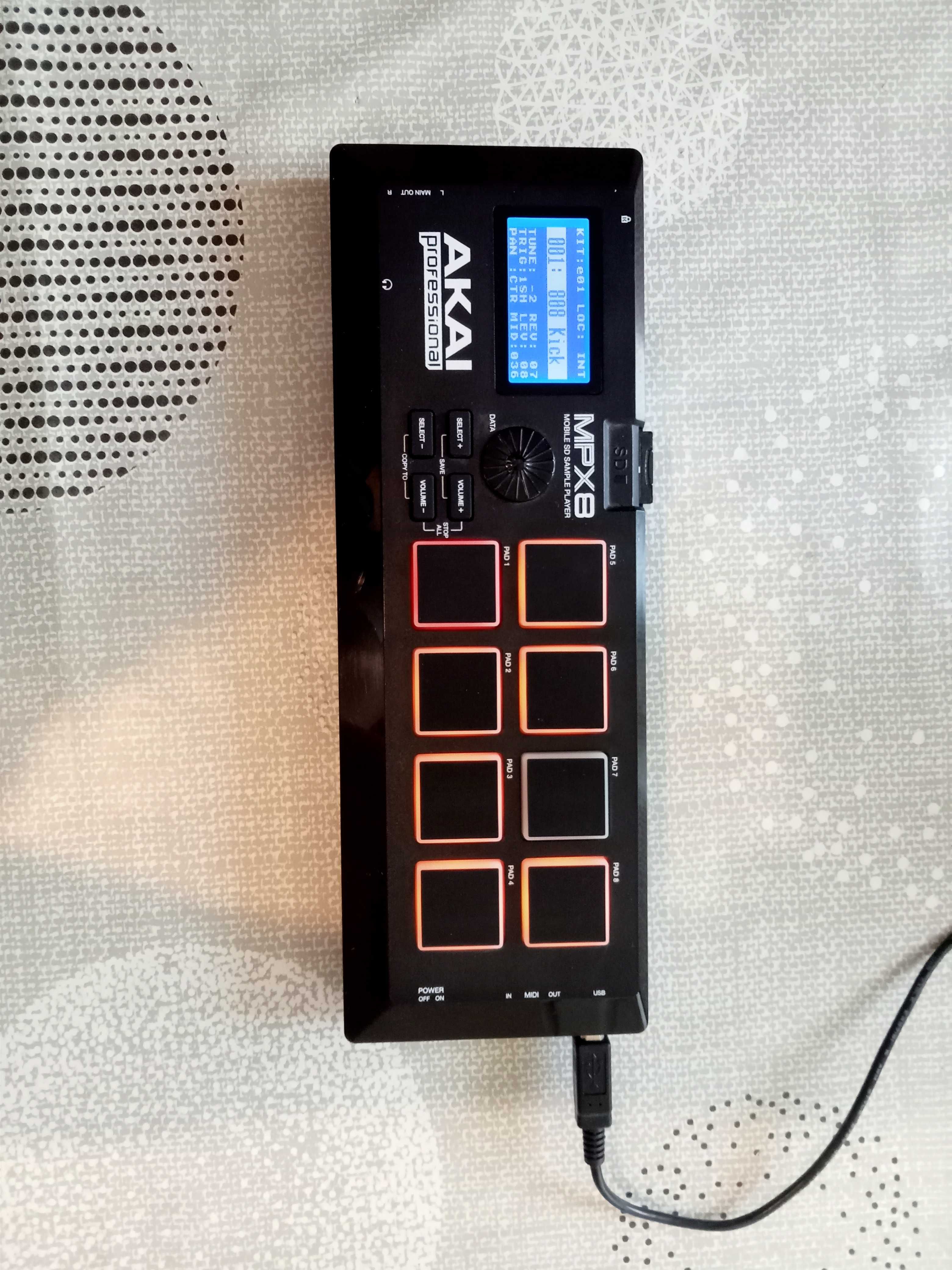 Mobilny sampler Akai MPX8 na karte SD (+adapter i karta SD)