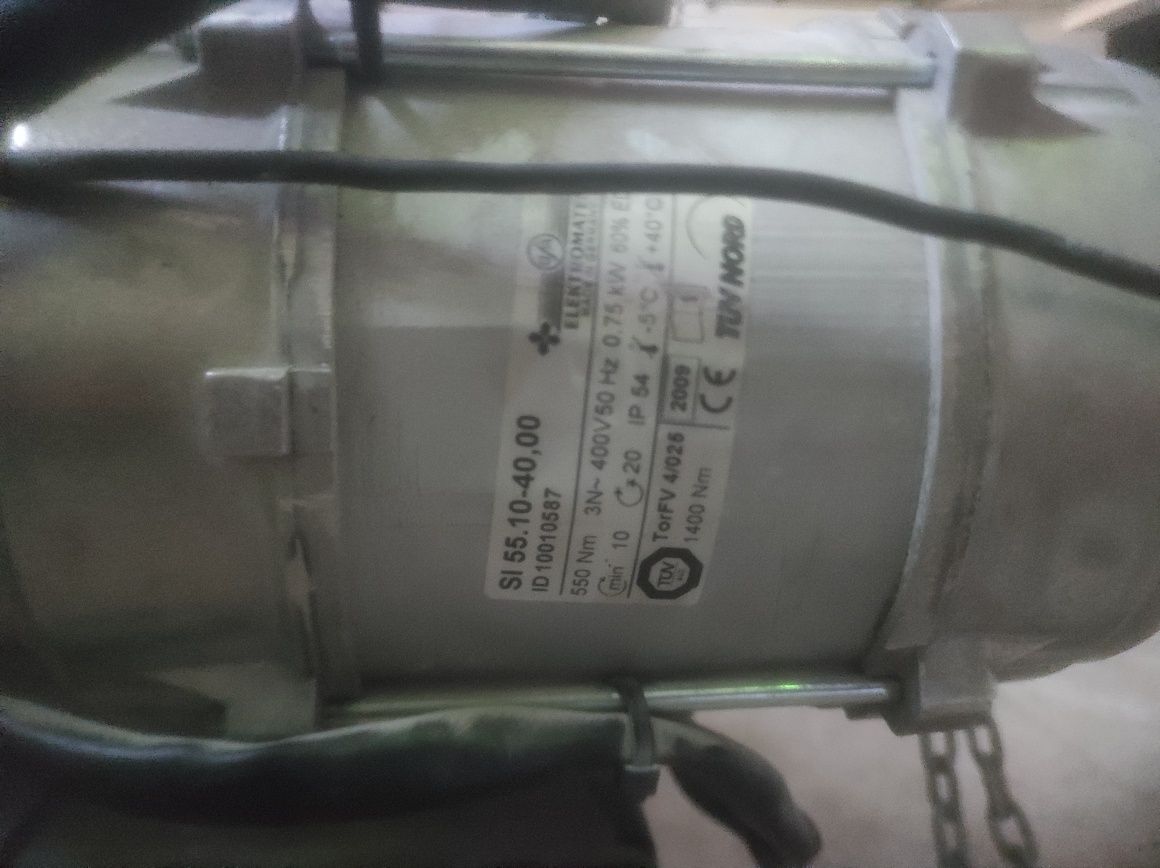 Motor elekteelektromaten  para portão trifásico