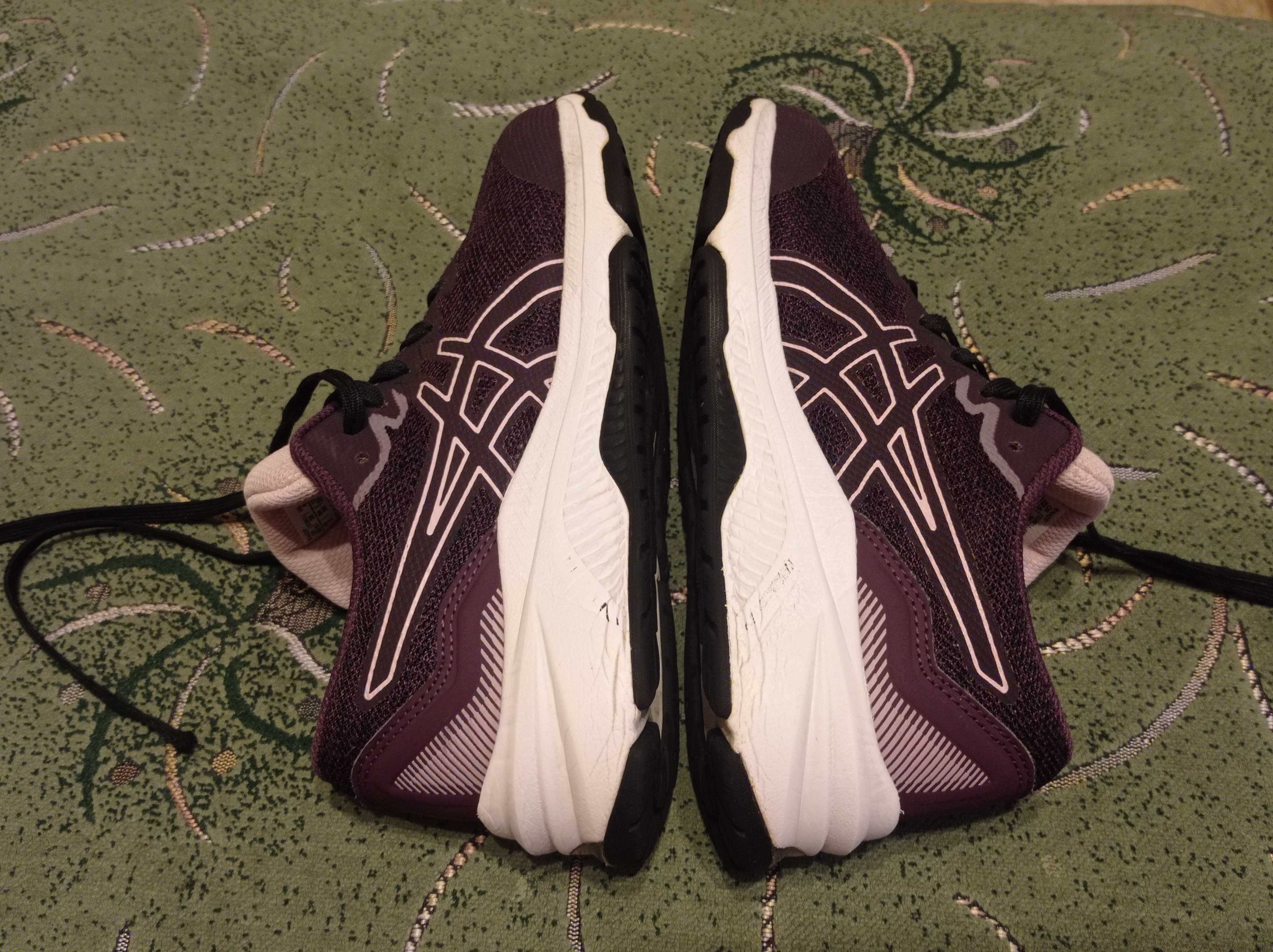 Кроссовки Asics (оригинал) фирменные размер 36стелька- 23см.