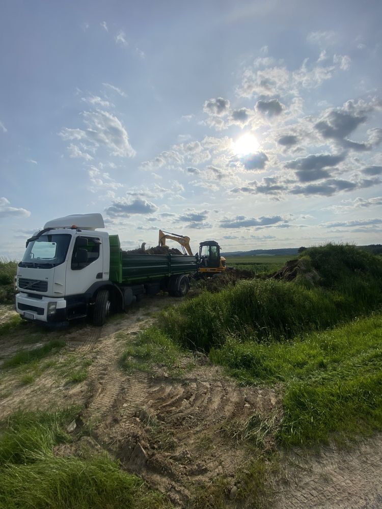 Czysta ziemia z transportem
