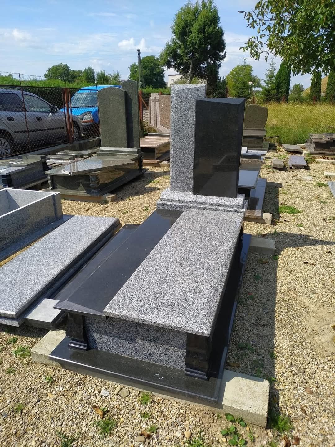 Продаж та встановлення пам'ятників