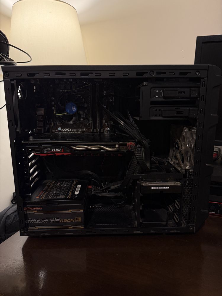 Komputer stacjonarny i5 / 8 GB RAM / Windows 10 Pro