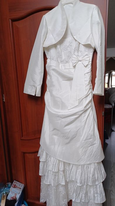 Suknia ślubna w kolorze ecru 40/164cm